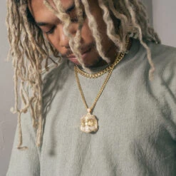 Halo X King Ice - Master Chief Helmet Necklace 12 Halo X King Ice - Master Chief Helmet Necklace -King Ice Shop halo x king ice master chief helmet necklace king ice 35117712801967